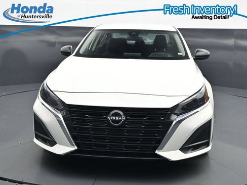 Used 2025 Nissan Altima 2.5 SV FWD image 3