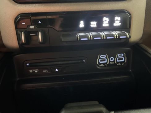 Used 2019 RAM 1500 Laramie AWD/4WD image 23