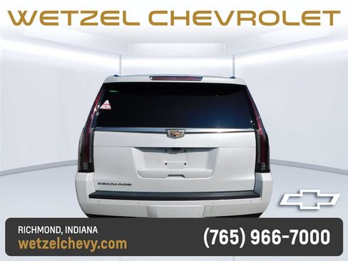 Certified 2020 Cadillac Escalade ESV Premium Luxury AWD/4WD image 4