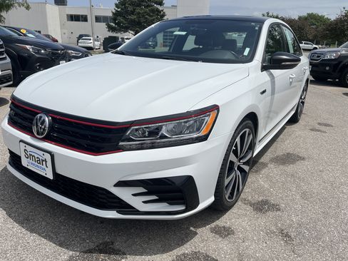 Used 2018 Volkswagen Passat GT FWD image 2