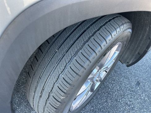 Used 2024 GMC Terrain SLT image 35