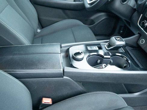 Used 2023 Nissan Rogue S image 41