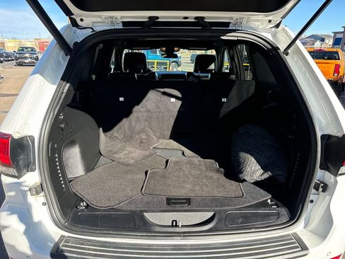 Used 2021 Jeep Grand Cherokee Laredo X image 24