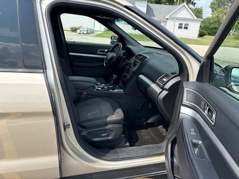 Used 2017 Ford Explorer XLT w/ Class II Trailer Tow Package AWD/4WD image 5