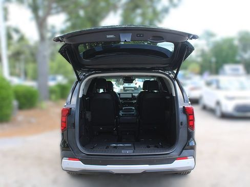 Used 2025 Kia Carnival EX FWD image 12