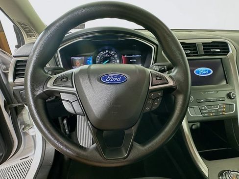 Used 2020 Ford Fusion SE FWD image 14