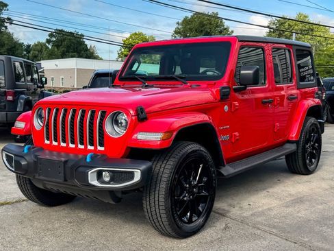 Used 2023 Jeep Wrangler Unlimited Sahara w/ Cold Weather Group AWD/4WD image 7