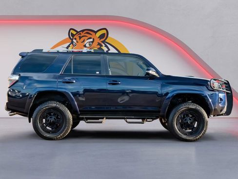 Used 2018 Toyota 4Runner TRD Off-Road Premium AWD/4WD image 4