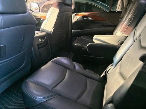 Used 2018 Cadillac Escalade Luxury RWD image 8