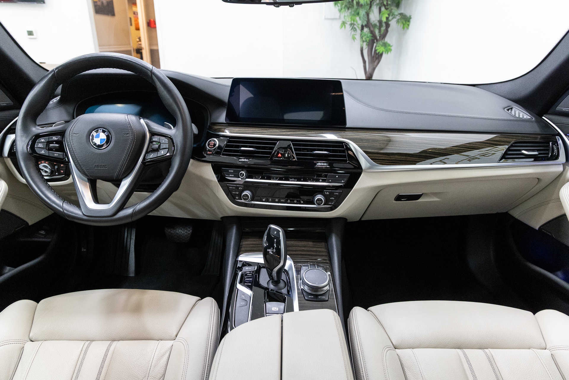 Used 2019 BMW 540i w/ Premium Package RWD image 5