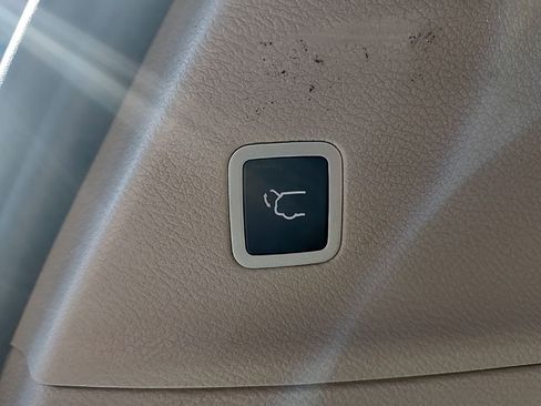 Used 2024 Chrysler Pacifica Touring-L FWD image 30