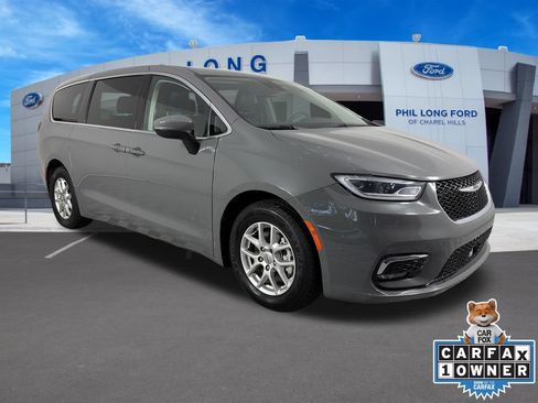 Used 2023 Chrysler Pacifica Touring-L FWD image 1