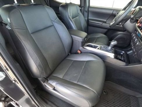 Used 2021 Toyota Tacoma Limited AWD/4WD image 21
