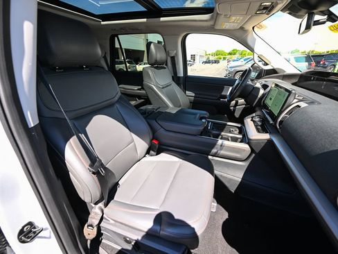 Used 2025 Ford Expedition Active AWD/4WD image 27