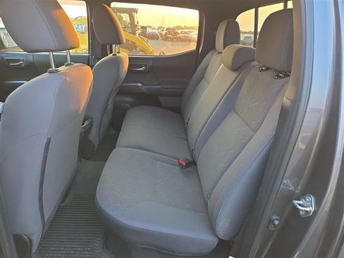 Used 2019 Toyota Tacoma TRD Sport AWD/4WD image 7