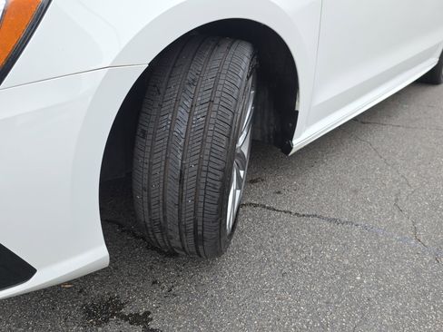 Used 2018 Volkswagen Passat 2.0T R-Line image 33