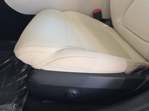 Used 2025 Mercedes-Benz C 300 Sedan image 28