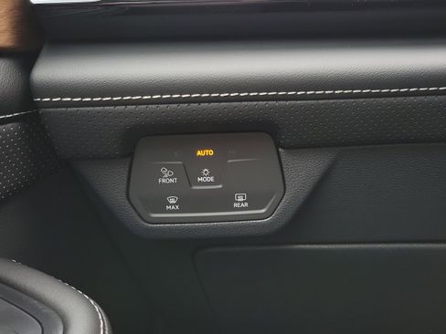 New 2026 Volkswagen Atlas SE FWD image 27