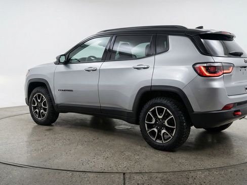 Used 2025 Jeep Compass Trailhawk AWD/4WD image 6