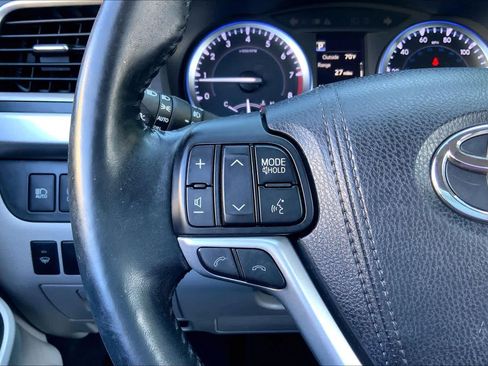 Used 2018 Toyota Highlander XLE AWD/4WD image 24