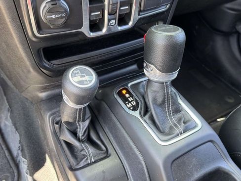 Used 2022 Jeep Gladiator Overland w/ LED Lighting Group AWD/4WD image 22