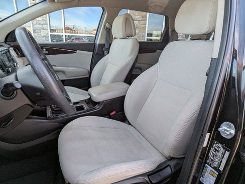 Used 2016 Kia Sorento LX image 10