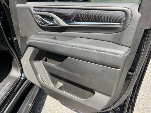 Used 2023 GMC Yukon Denali w/ Advanced Technology Package image 12