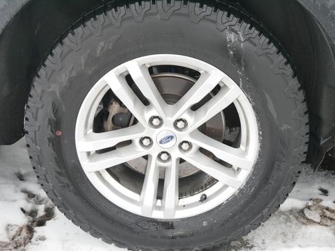 Used 2023 Ford Explorer XLT w/ Equipment Group 202A image 5