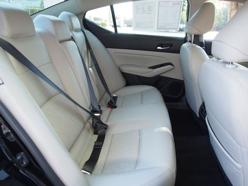 Used 2023 Nissan Altima 2.5 SL AWD/4WD image 13