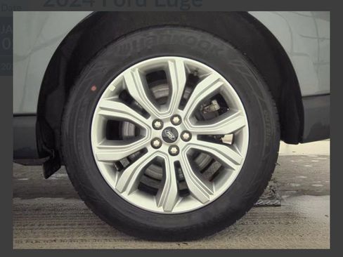 Used 2024 Ford Edge Titanium image 9