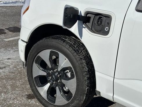 Used 2023 Ford F150 Lightning Platinum image 8