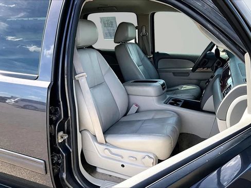 Used 2010 Chevrolet Suburban LT AWD/4WD image 30