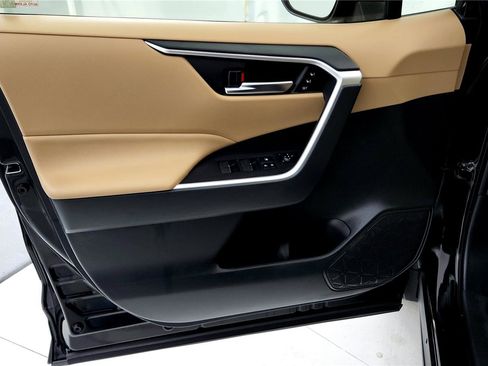 Used 2023 Toyota RAV4 XLE Premium image 22