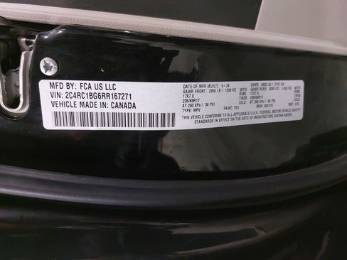 Used 2024 Chrysler Pacifica Touring-L image 37