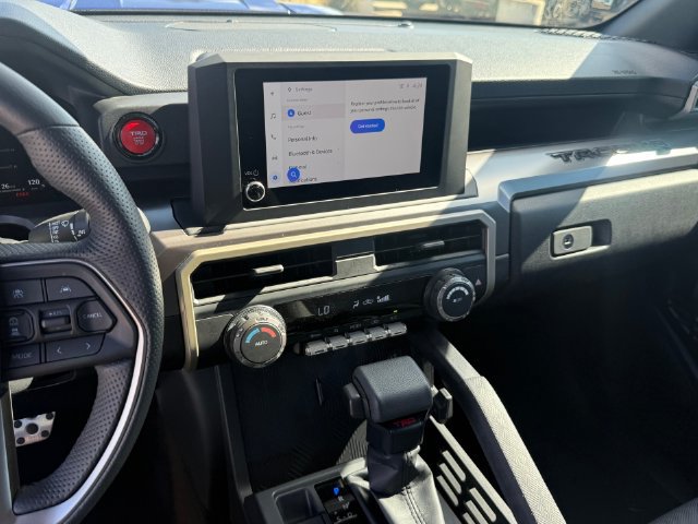 Used 2025 Toyota Tacoma TRD Sport AWD/4WD image 19