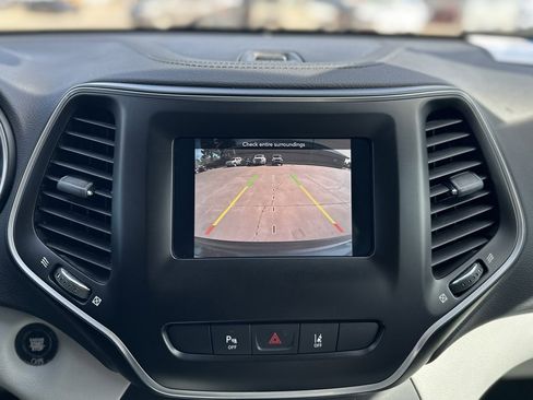 Used 2021 Jeep Cherokee Latitude Plus image 26