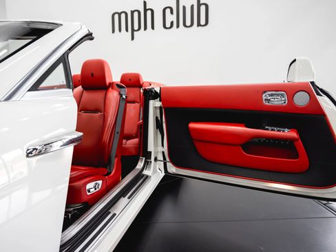 Used 2017 Rolls-Royce Dawn RWD image 44