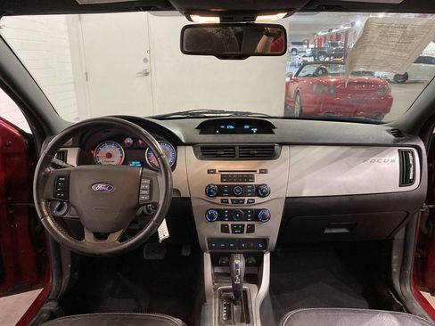 Used 2010 Ford Focus SES image 11