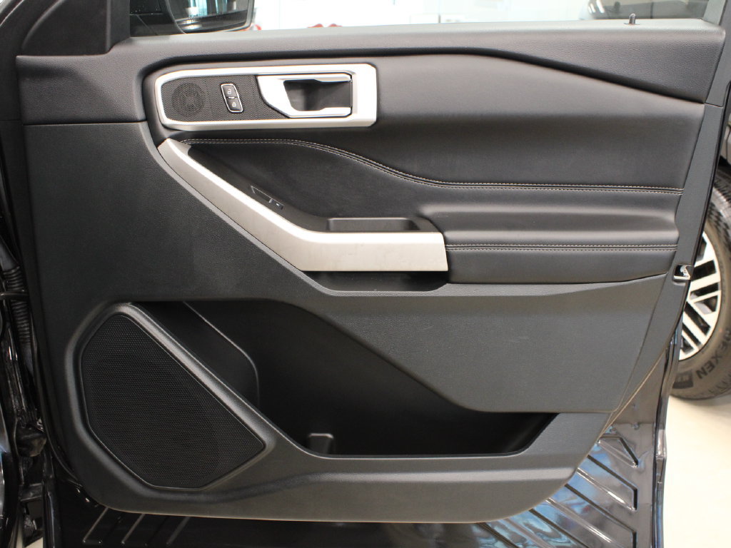 Used 2023 Ford Explorer XLT RWD image 15