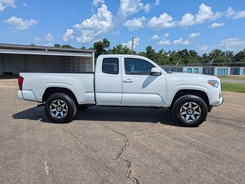 Used 2023 Toyota Tacoma SR RWD image 3