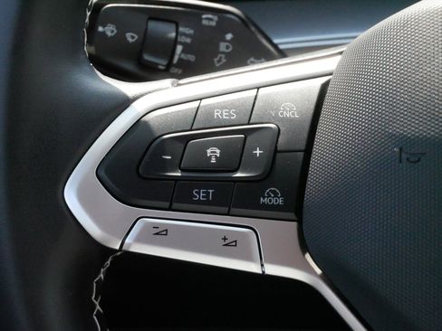 Certified 2025 Volkswagen Tiguan SE AWD/4WD image 25