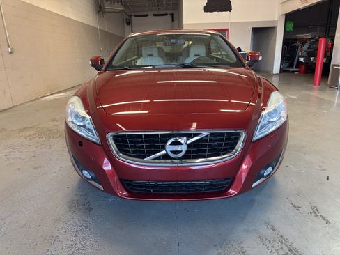 Used 2013 Volvo C70 T5 FWD image 2