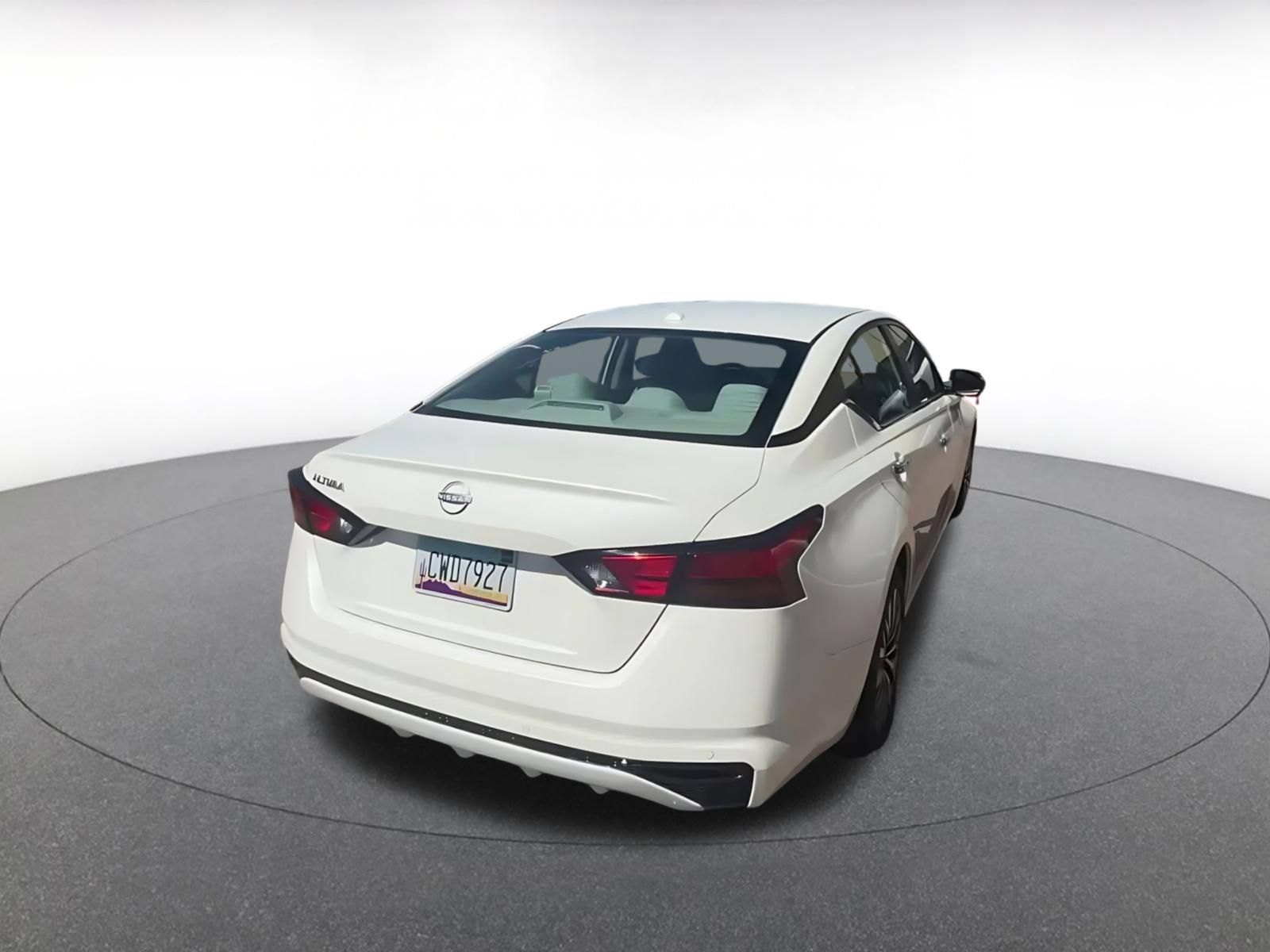 Used 2025 Nissan Altima 2.5 SV FWD image 14