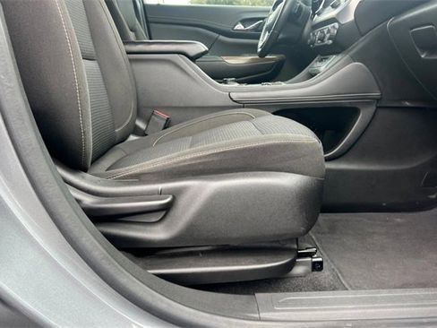 Used 2021 GMC Acadia SLE w/ Driver Convenience Package image 23