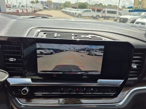 Used 2024 GMC Sierra 2500 SLE w/ SLE Value Package; image 6