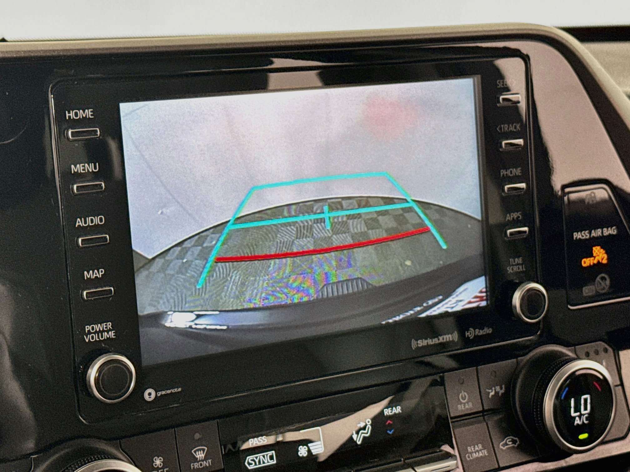 Used 2020 Toyota Highlander XLE AWD/4WD image 17