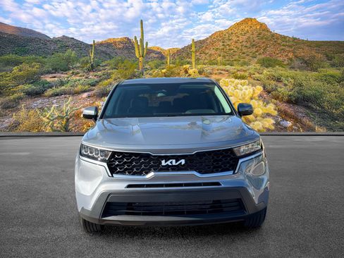 Certified 2023 Kia Sorento LX FWD image 6