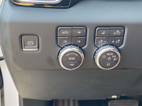 Used 2023 GMC Sierra 1500 Denali Ultimate image 18