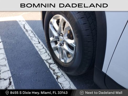 Used 2021 Chevrolet Traverse LT image 11