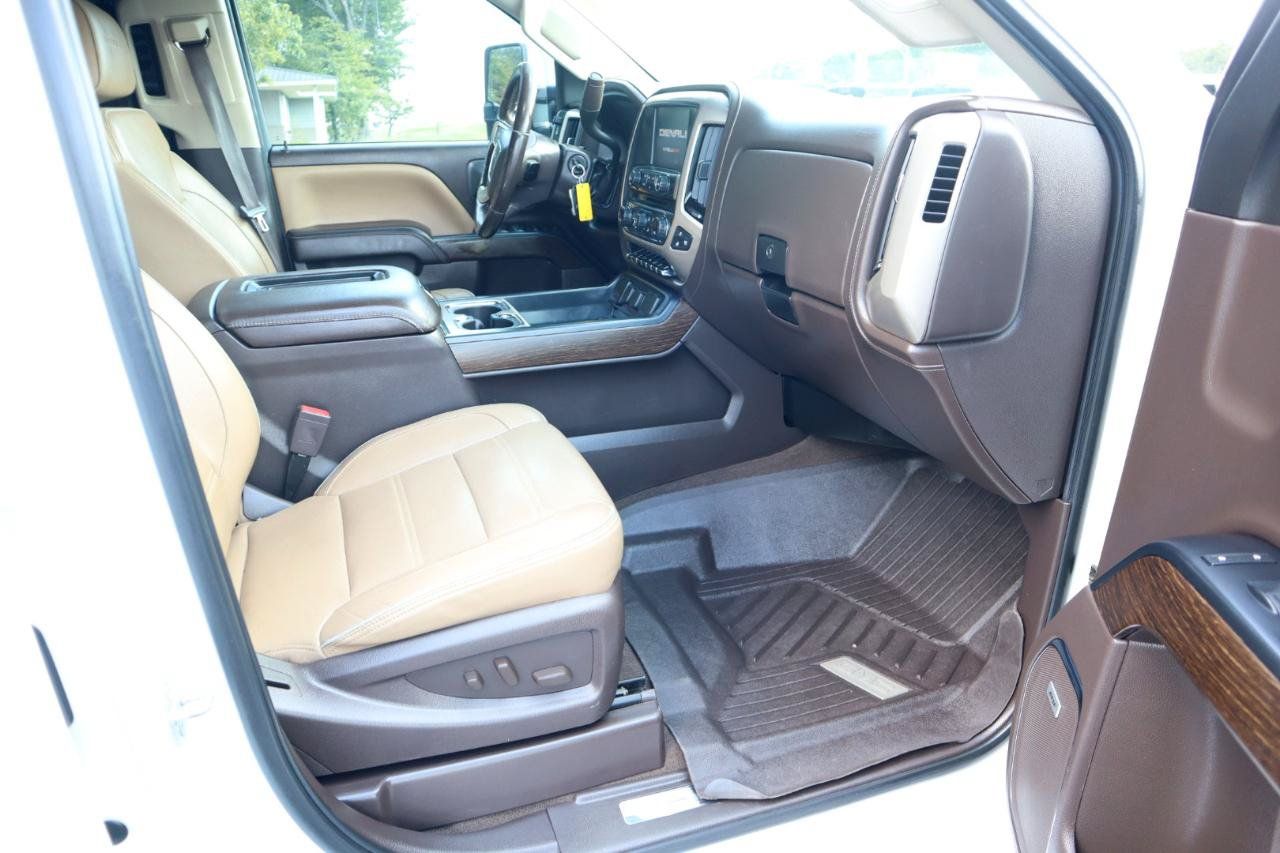 Used 2017 GMC Sierra 2500 Denali w/ Duramax Plus Package AWD/4WD image 16